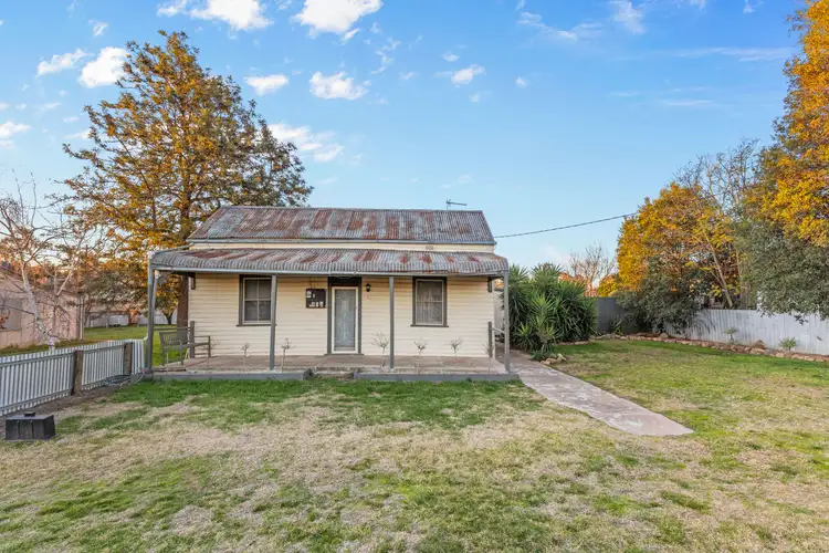25 Regent Street, Junee NSW 2663