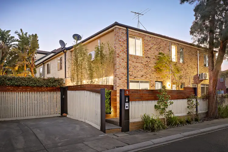 5 Eva Buhlert Close, Brunswick VIC 3056