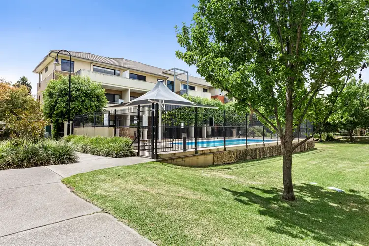 17/2 Monash Green Drive, Clayton VIC 3168