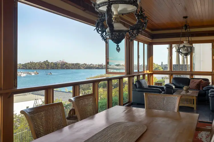 32 Hutchinson Avenue