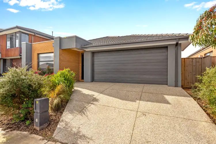 13 Strawberry Road, Manor Lakes VIC 3024