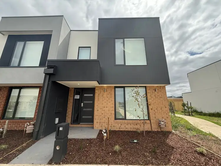 15 Fen Walk, Point Cook VIC 3030
