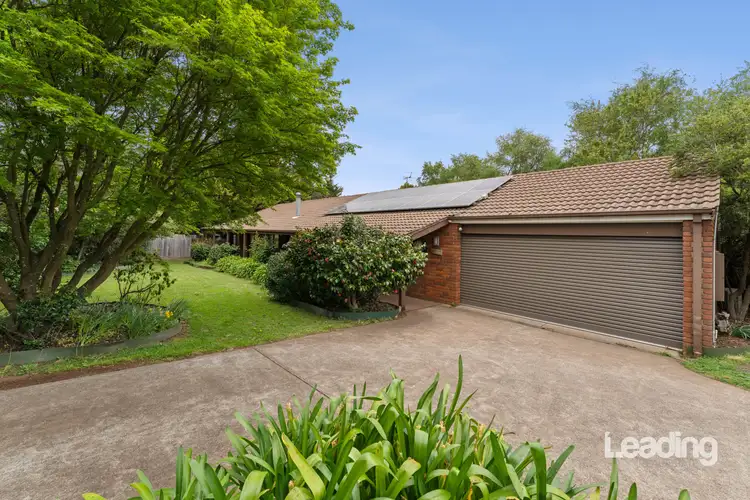 15 Jinker Way, Romsey VIC 3434