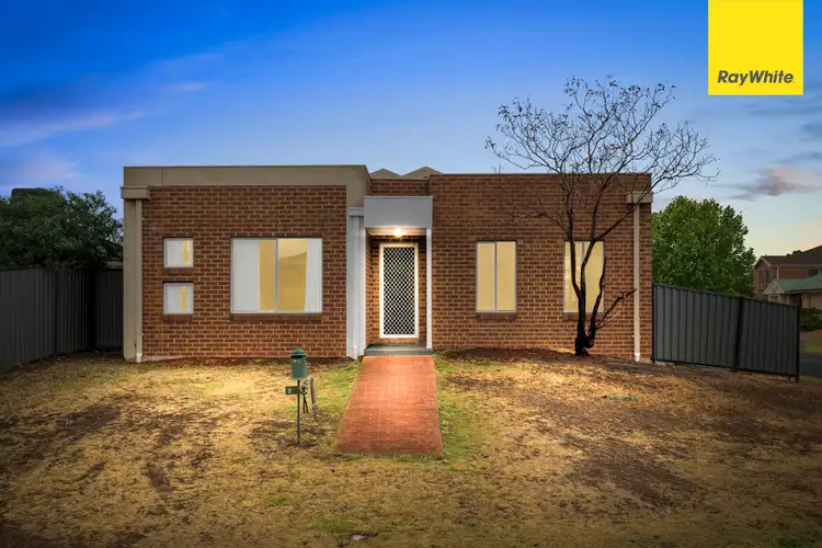 28 Lakewood Boulevard, Melton VIC 3337