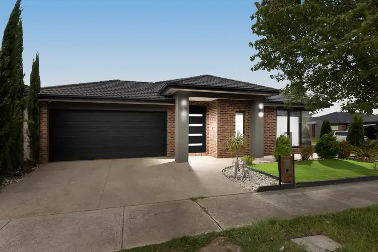 2 Rowena Way, Mickleham VIC 3064