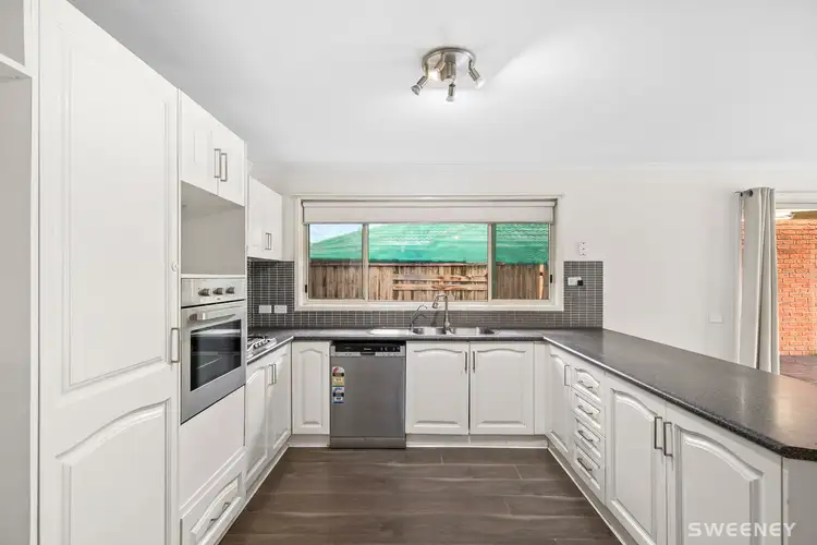 38 Hannah Avenue, Hillside VIC 3037