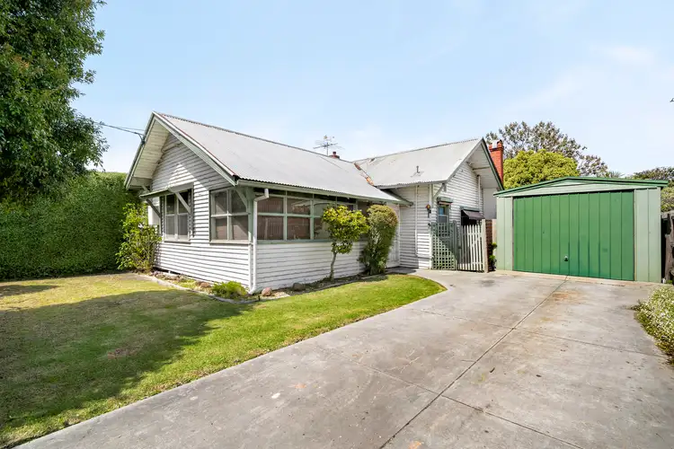 17 Farm Street, Newport VIC 3015