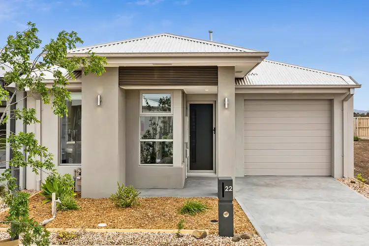 24 Penstone Crescent, Lara VIC 3212