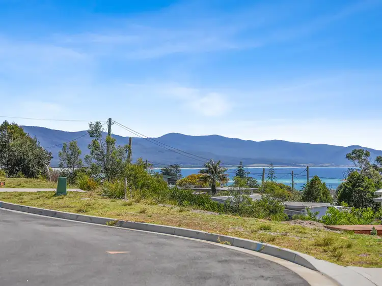 10 Harvey Avenue, Bicheno TAS 7215
