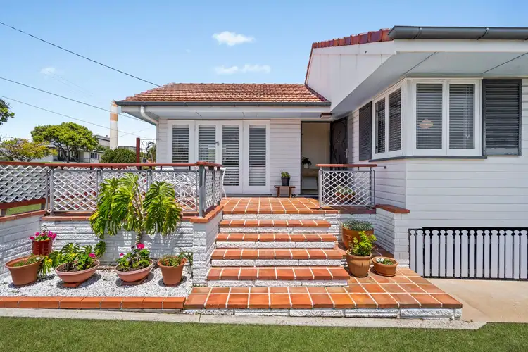 2 Houghton Avenue, Redcliffe QLD 4020
