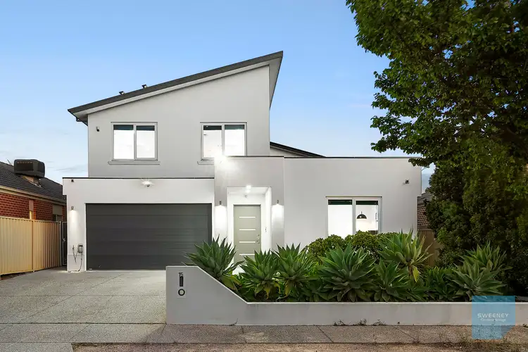 15 Aberfeldie Way, Caroline Springs VIC 3023