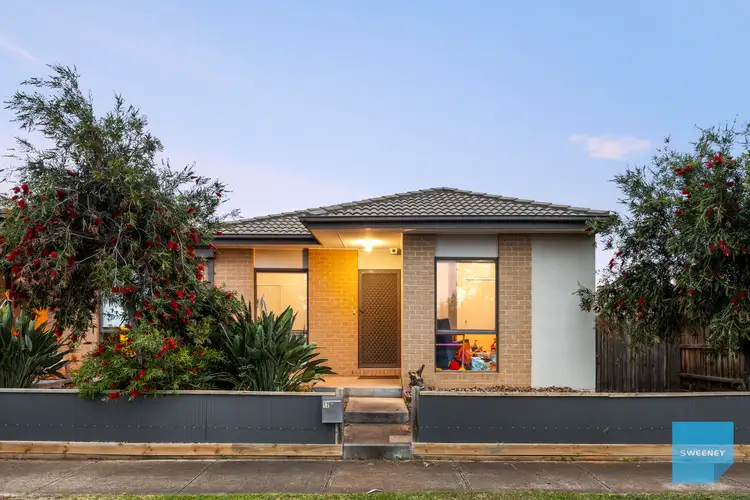 12/2 Elizabeth Street, Rockbank VIC 3335
