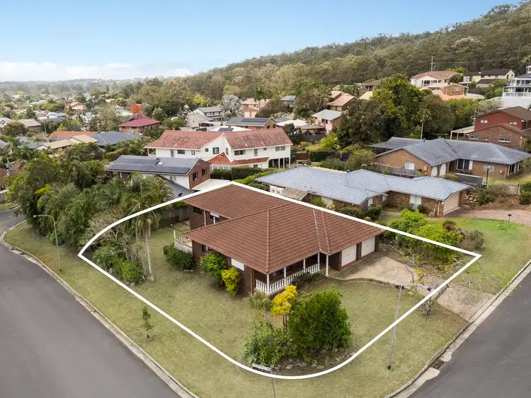 96 Kilmorey Street, Carindale QLD 4152