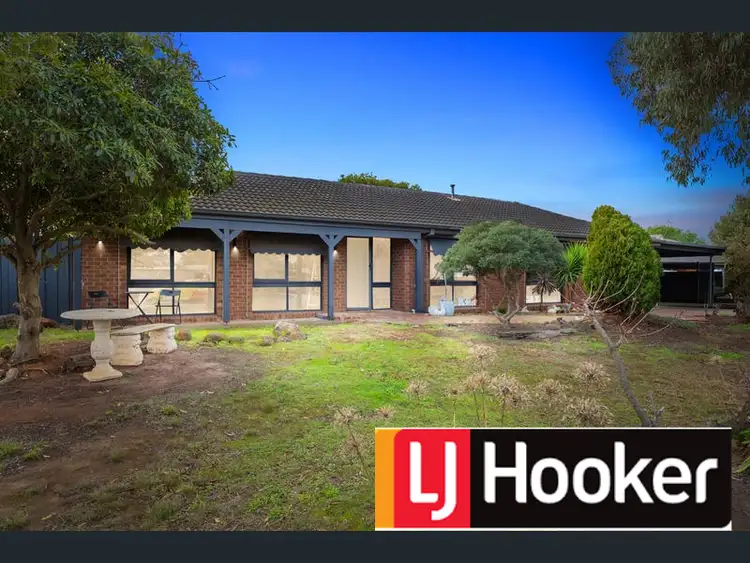 24 Campaspe Crescent, Brookfield VIC 3338