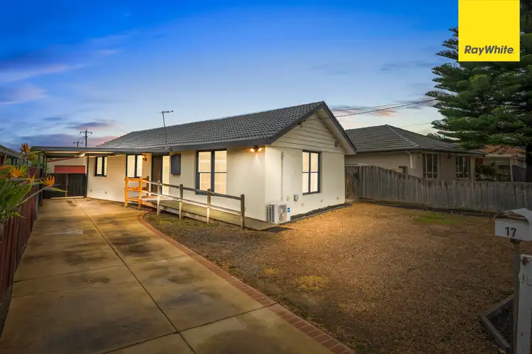 17 Curlew Close, Melton VIC 3337