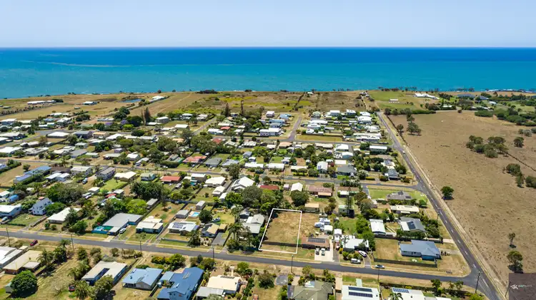 56 Wave Street, Burnett Heads QLD 4670