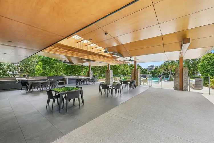 2010/21 Ross Street, Benowa QLD 4217