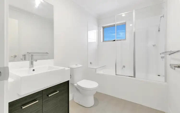 1/6 Greenhill Street, Redbank Plains QLD 4301