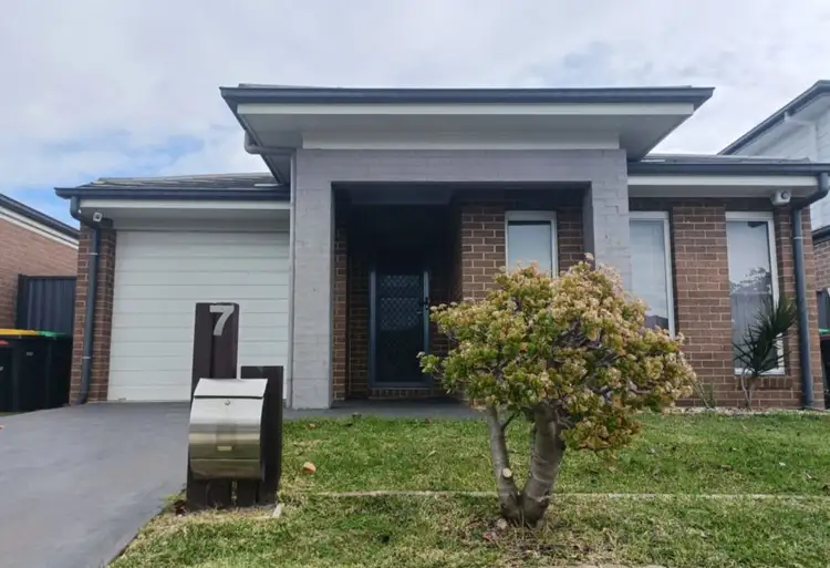 7 Islington Street, Denham Court NSW 2565