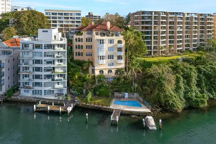 2/2 Elizabeth Bay Crescent, Elizabeth Bay NSW 2011