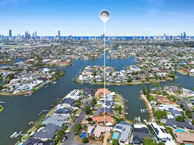 33 Selkirk Avenue, Benowa Waters QLD 4217