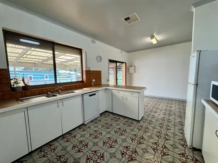 Sixth view of Homely house listing, 2 Cameron Street, Naracoorte SA 5271