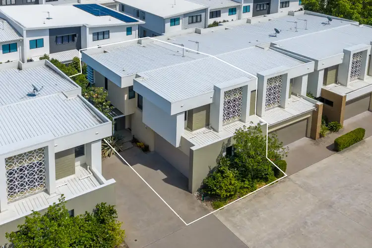 17/37 Sickle Avenue, Hope Island QLD 4212