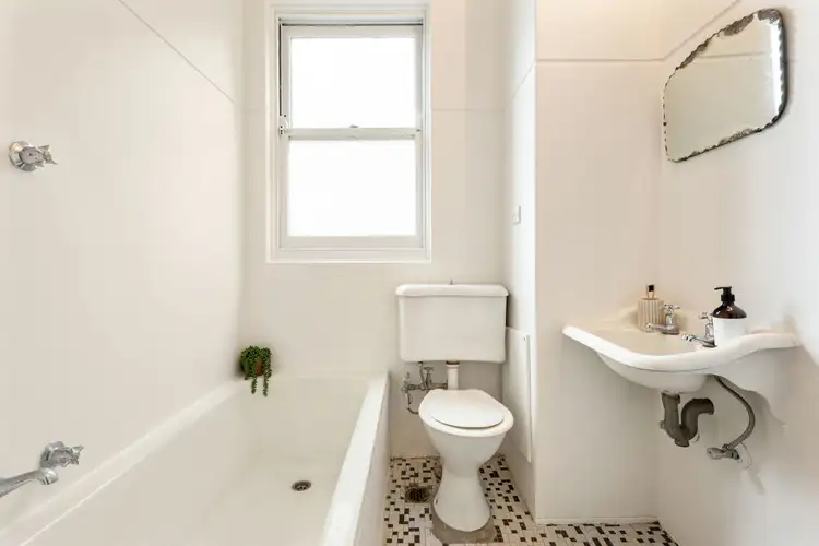 Sixth view of Homely studio listing, 19/3 Barncleuth Square, Potts Point NSW 2011