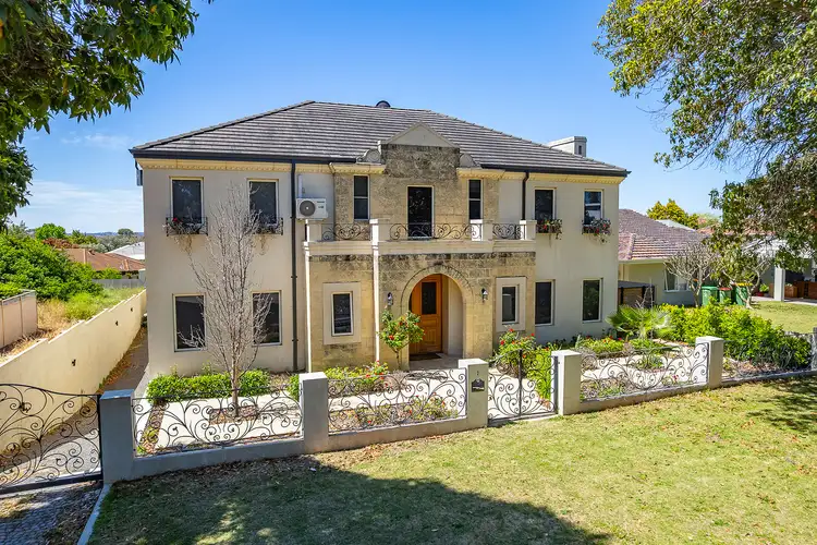 7 Davis Road