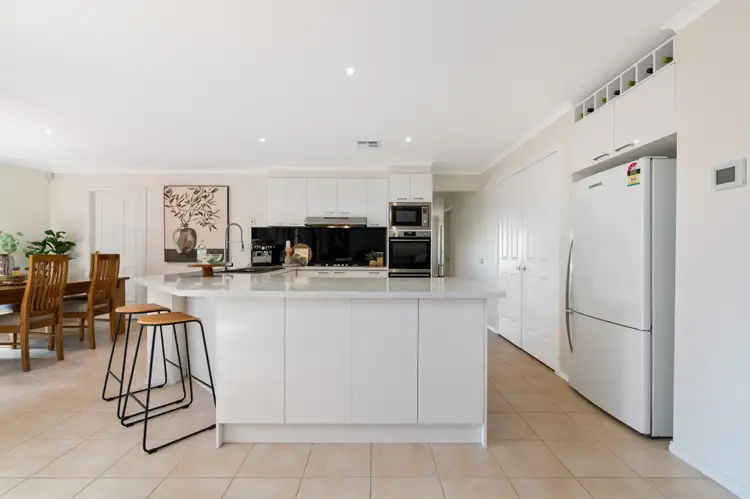 Sixth view of Homely house listing, 14 Collina Court, Langwarrin VIC 3910