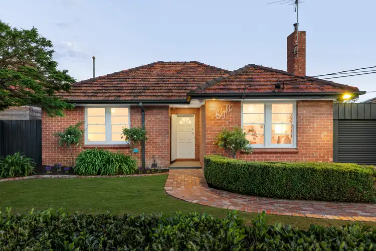 8 Taylor Avenue, Reservoir VIC 3073