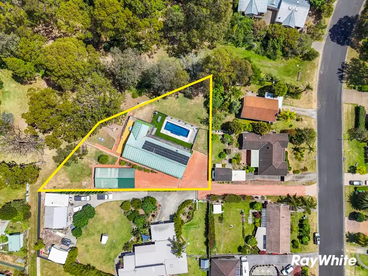 65 Karoola Crescent, Surfside NSW 2536