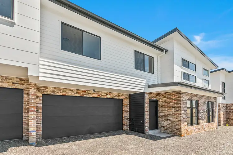 2/11 Griffiths Street, Oak Flats NSW 2529