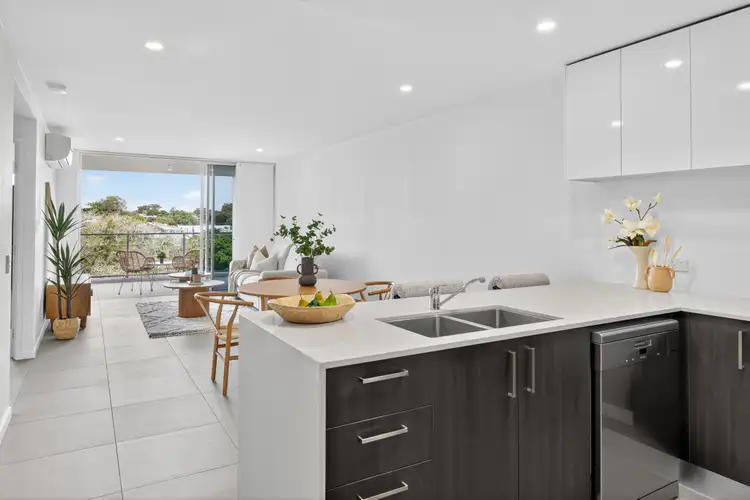 204/26 Spendelove Avenue, Southport QLD 4215