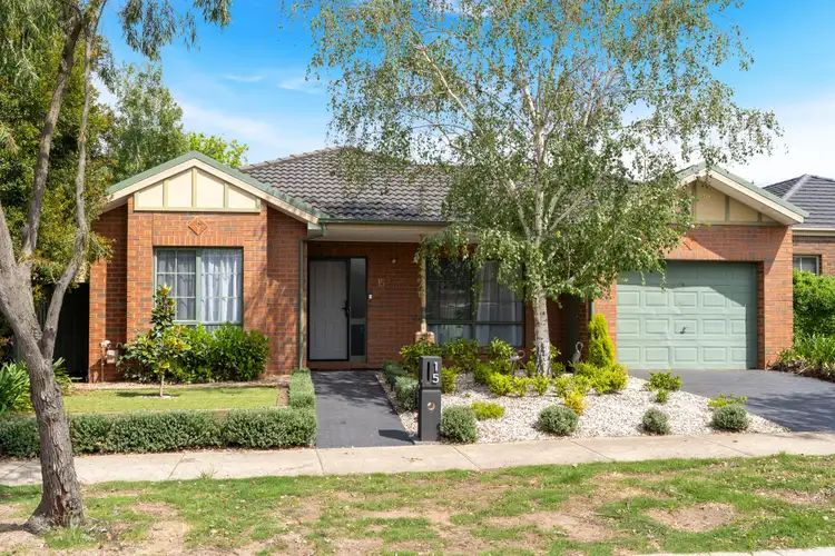 15 Swinburne Close