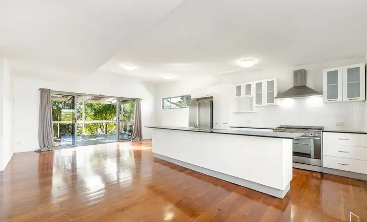 2/3 Fourth Avenue, Labrador QLD 4215