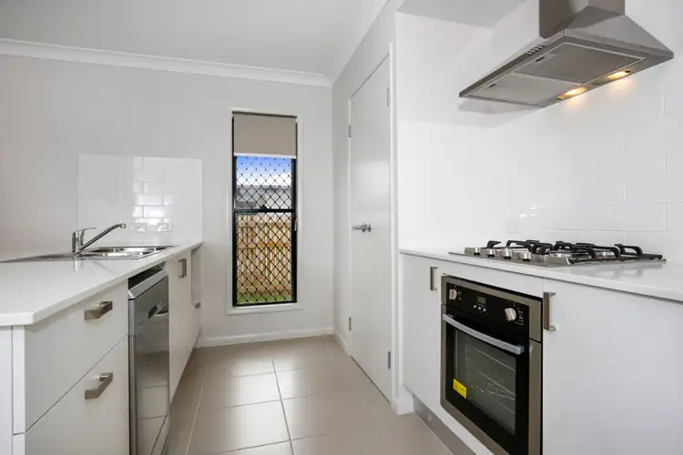 11 Peak Cct, Cosgrove QLD 4818