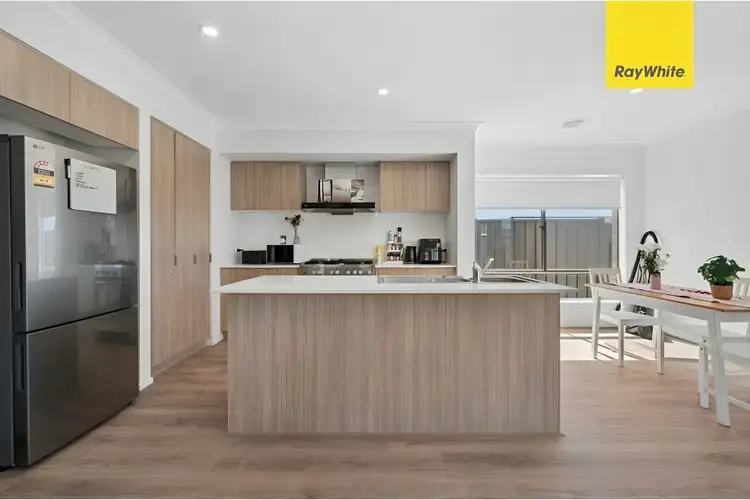 5 Ruff Way, Melton South VIC 3338