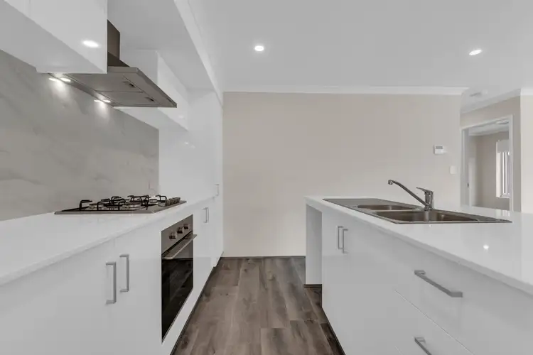 7 Tabley View, Lakelands WA 6180