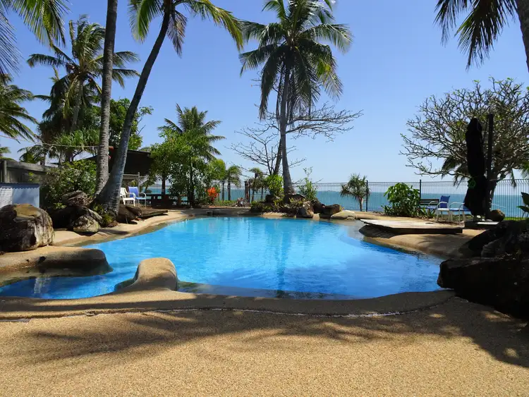 15/2 Beach Road, Dolphin Heads QLD 4740