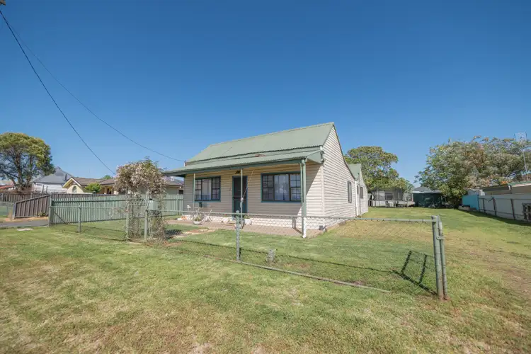 8 Brooke Street, Forbes NSW 2871