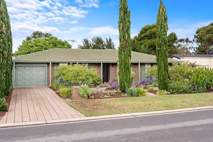 17 Mariners Crescent