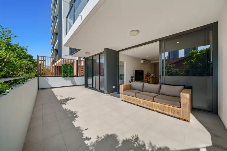 305/266 Stanhill Drive, Chevron Island QLD 4217