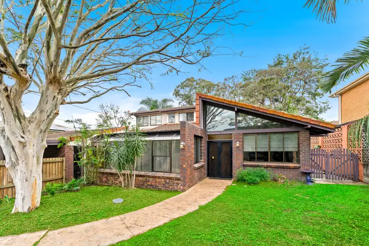 18 Worrell Street, Macgregor QLD 4109