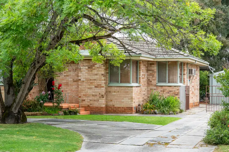 425 English Avenue, Lavington NSW 2641