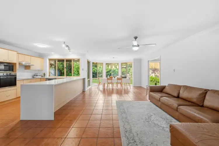 8 Meilland Court, Eatons Hill QLD 4037