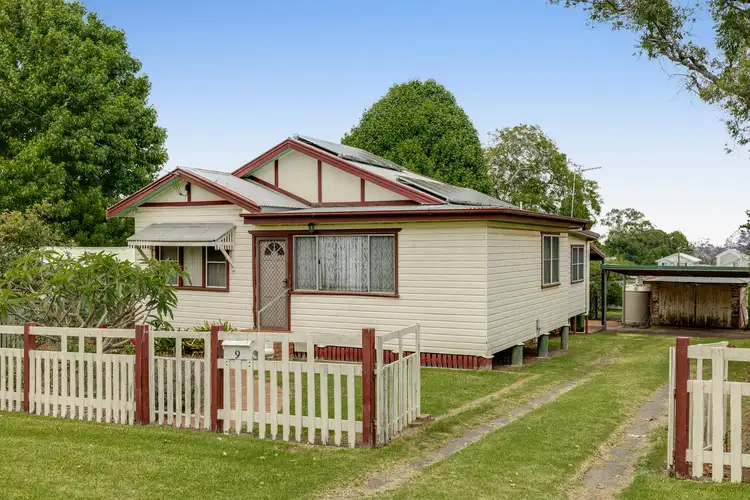 9 Beatty Street, Mount Lofty QLD 4350