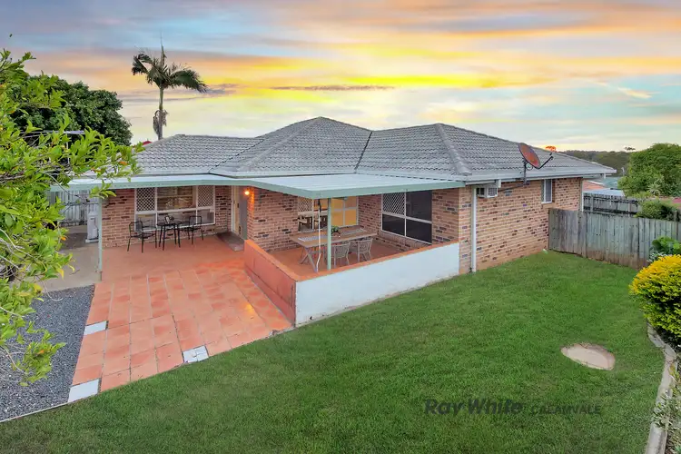4 Vista Court, Regents Park QLD 4118