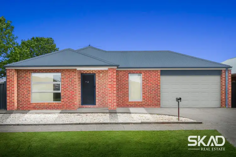 7 Weavers Street, Manor Lakes VIC 3024