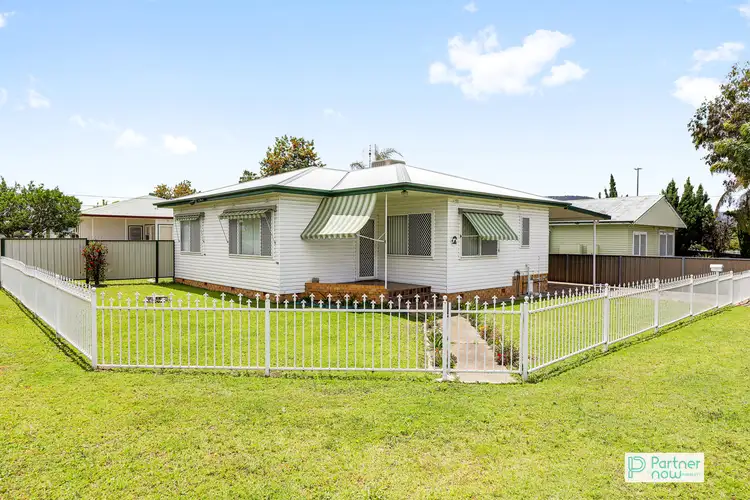 4 Edgeroy Street, Tamworth NSW 2340